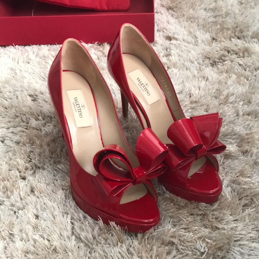 Patent leather d’Orsay Valentino platform pumps